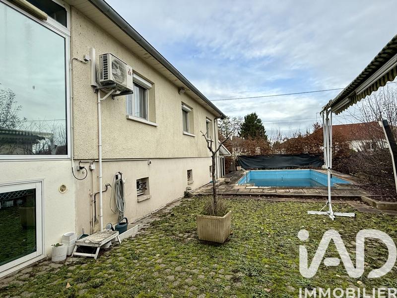 Maison - 230 m² - 6 pièces