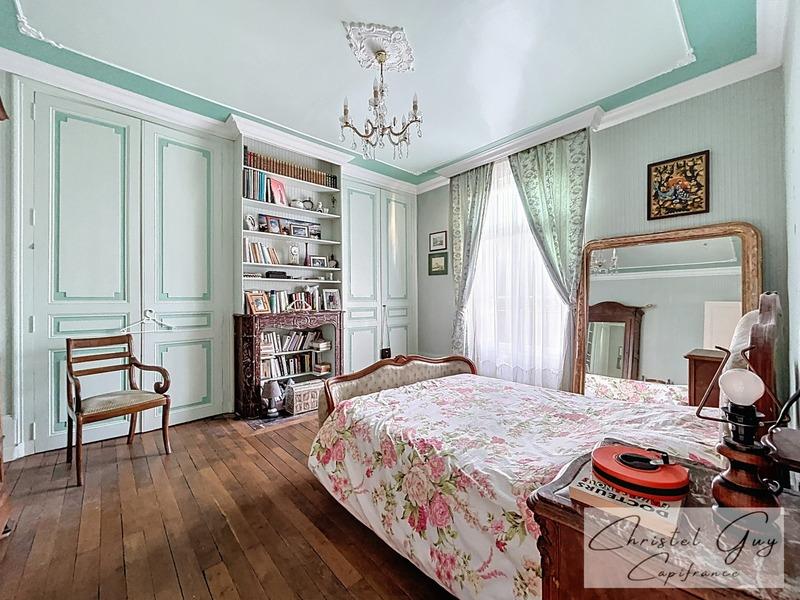 Maison bourgeoise - 337 m² - 10 pièces