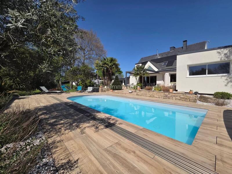 Maison - 237 m² - 7 pièces