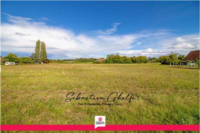 Terrain constructible - 1 050 m²
