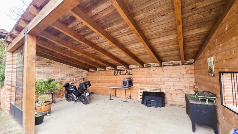 Maison - 240 m² - 8 pièces