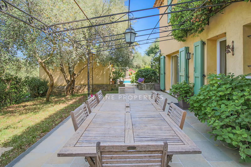 Maison - 220 m² - 7 pièces