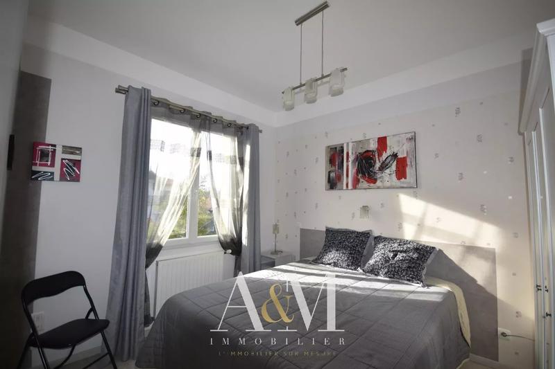 Maison - 220 m² - 7 pièces