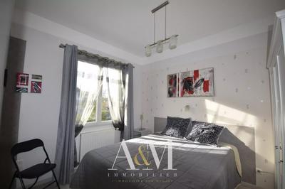 Maison - 220 m² - 7 pièces