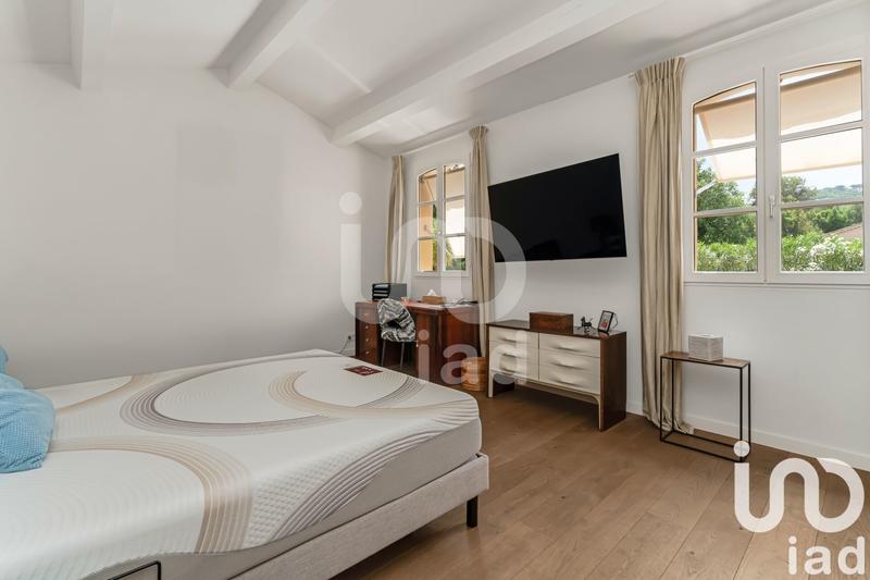 Maison - 233 m² - 8 pièces