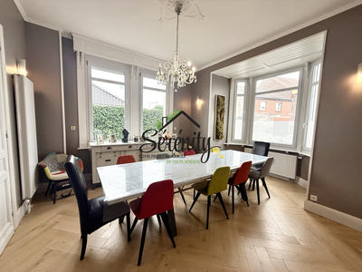 Maison - 195 m² - 8 pièces