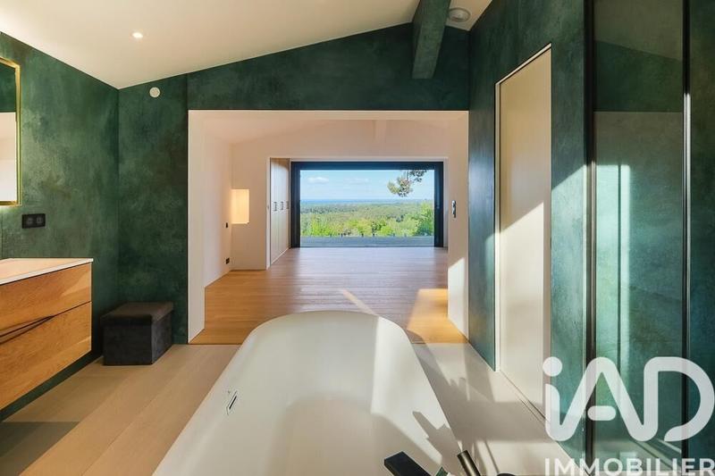 Maison - 260 m² - 4 pièces