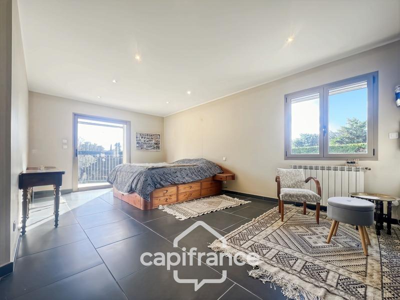 Maison - 203 m² - 6 pièces