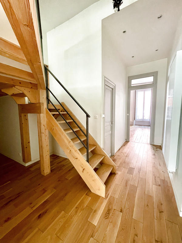 Appartement - 92 m² - 2 pièces