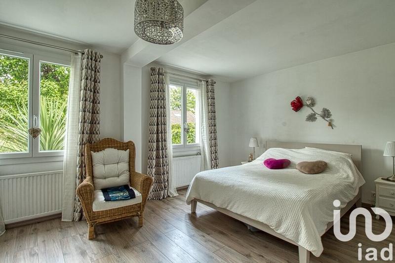 Maison - 218 m² - 9 pièces