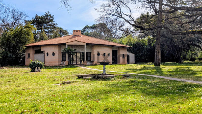 Propriété - 1 000 m² - 40 pièces