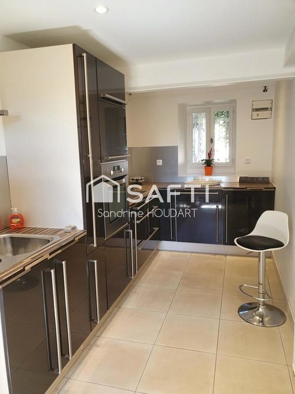 Maison - 330 m² - 11 pièces