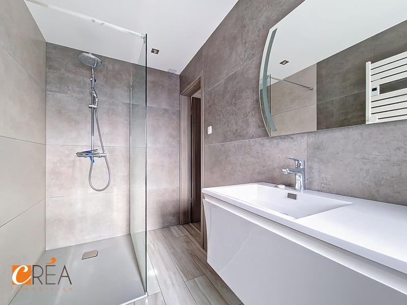 Appartement - 93 m² - 6 pièces