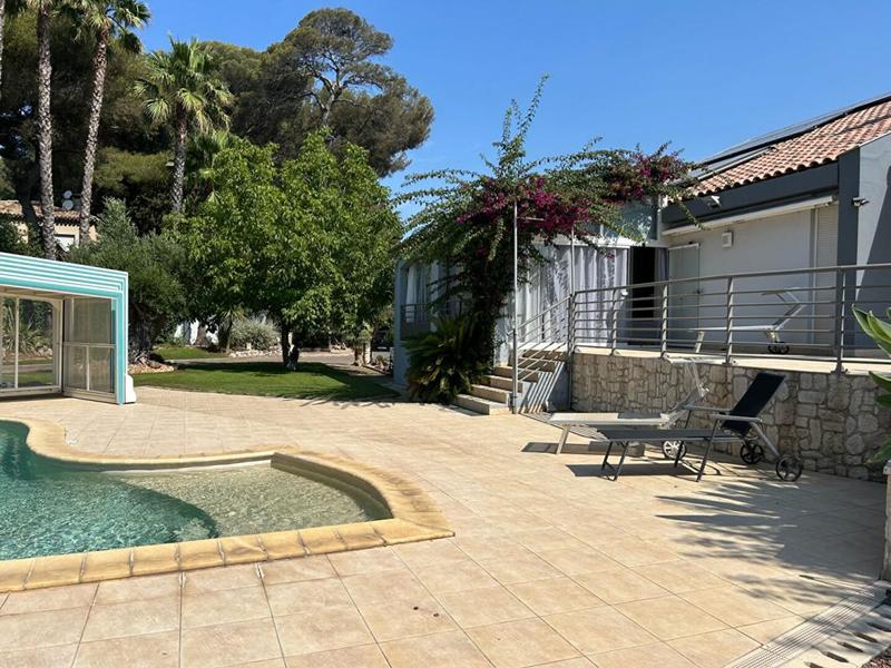 Maison - 210 m² - 10 pièces