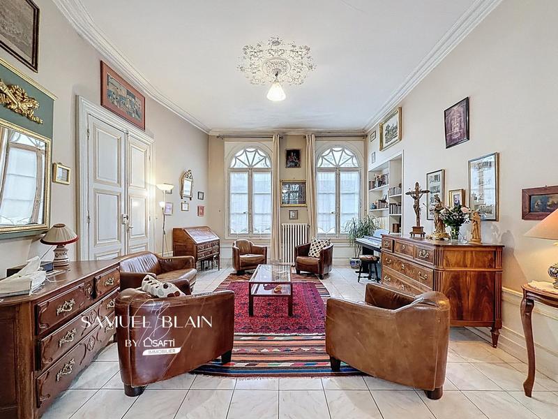 Maison - 200 m² - 9 pièces