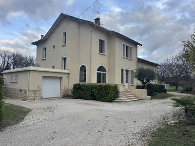 Propriété - 280 m² - 9 pièces