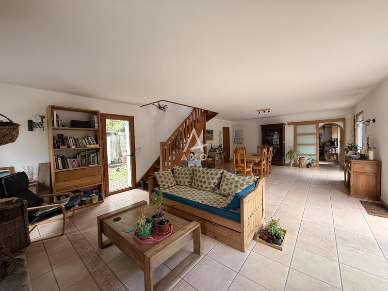 Maison - 210 m² - 9 pièces