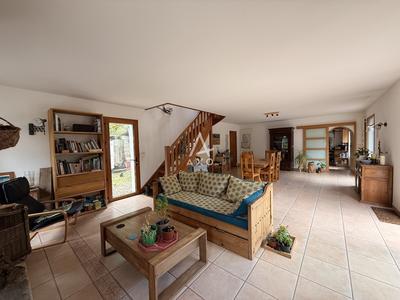 Maison - 210 m² - 9 pièces