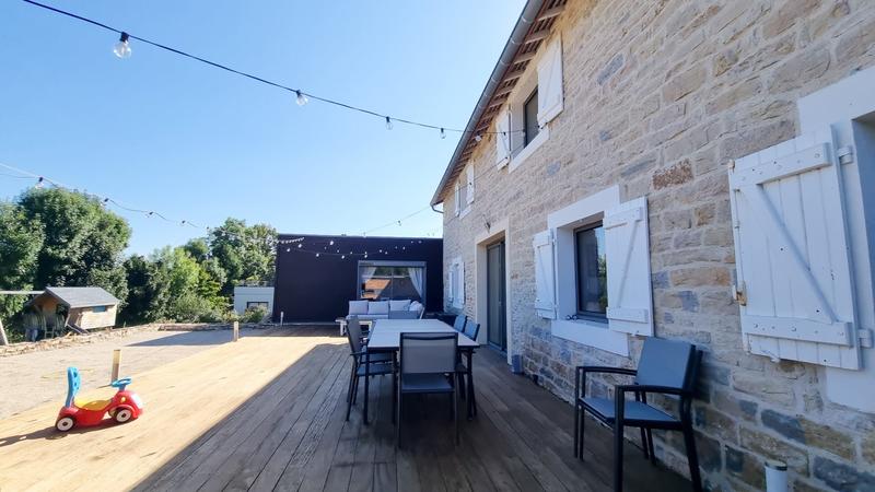 Maison - 230 m² - 7 pièces