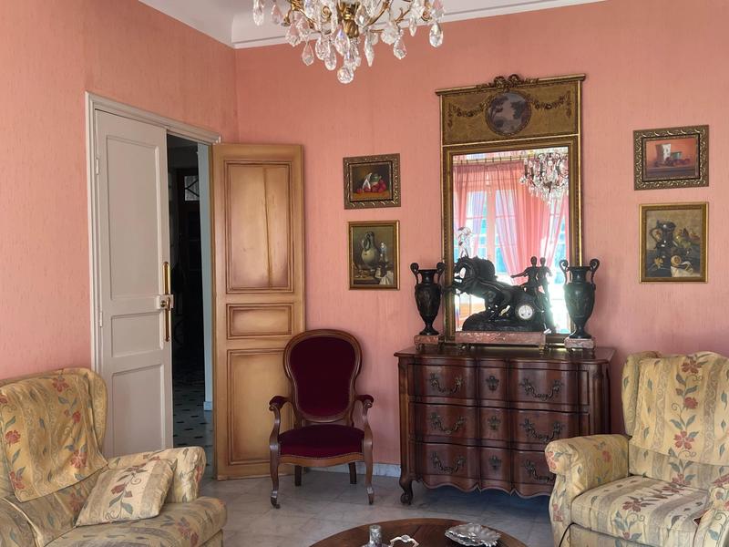 Maison - 260 m² - 10 pièces