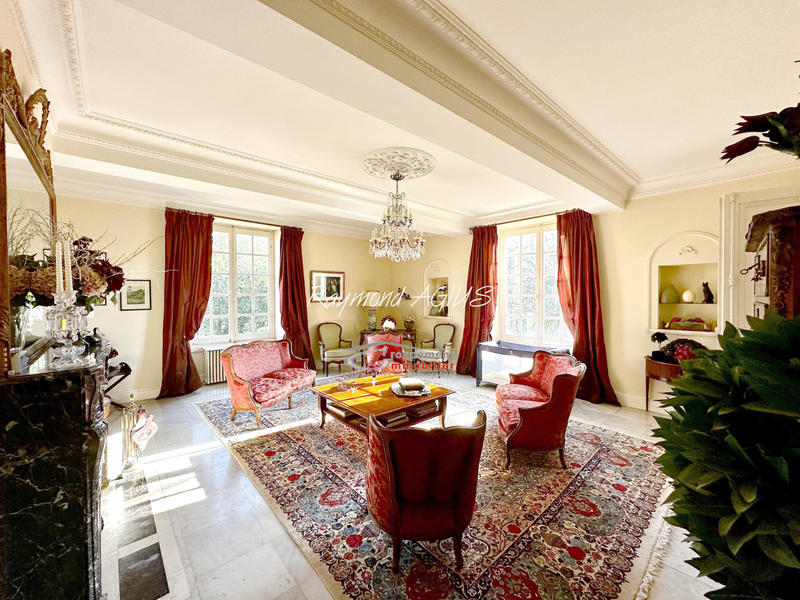 Maison - 510 m² - 11 pièces