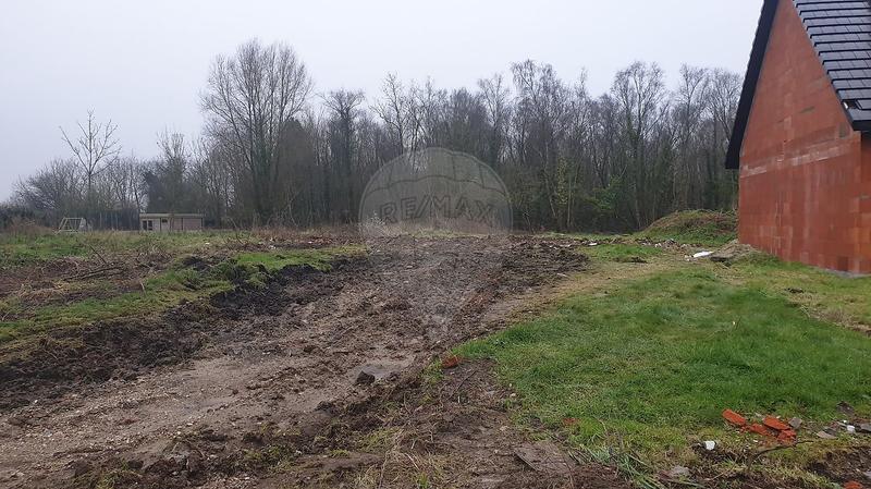 Terrain constructible - 739 m²