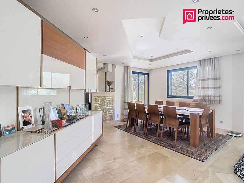 Maison - 365 m² - 12 pièces