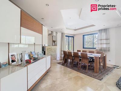 Maison - 365 m² - 12 pièces