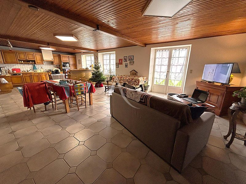 Maison - 229 m² - 9 pièces
