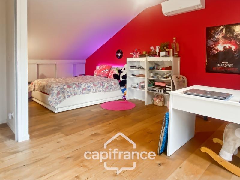 Maison - 220 m² - 8 pièces