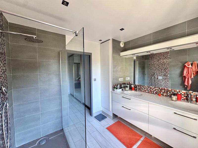 Maison - 185 m² - 6 pièces