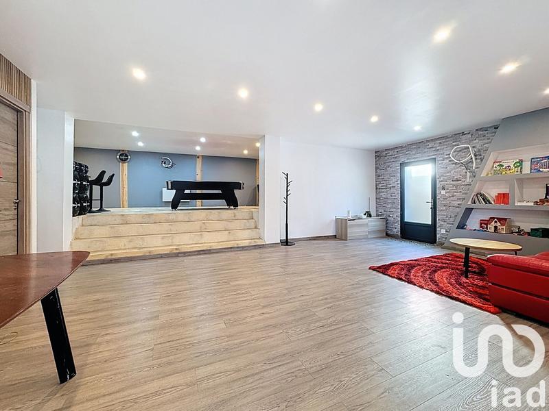 Maison - 222 m² - 8 pièces