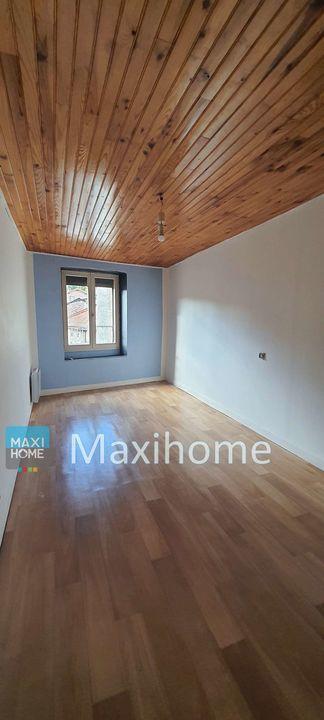Maison - 220 m² - 9 pièces