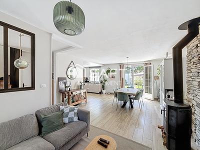 Maison - 96 m² - 4 pièces