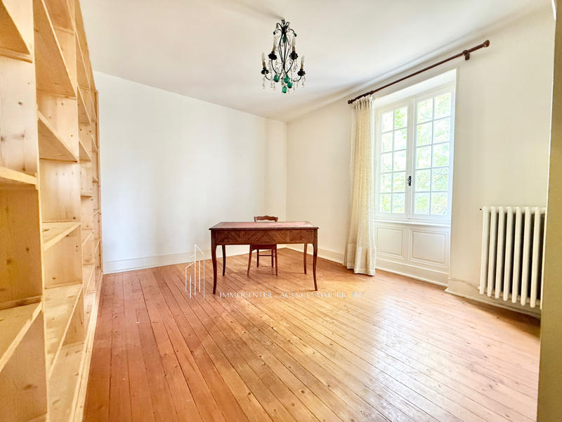 Villa - 300 m² - 9 pièces