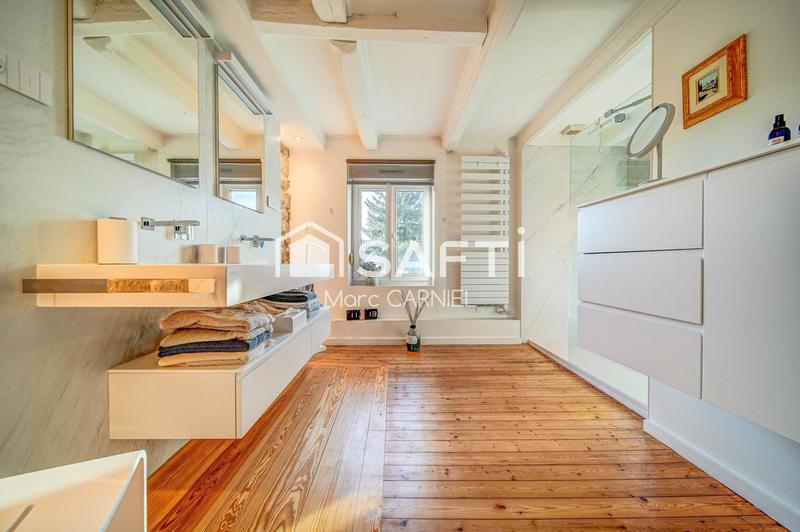 Maison - 335 m² - 11 pièces