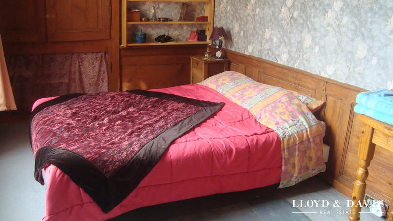 Maison - 221 m² - 7 pièces