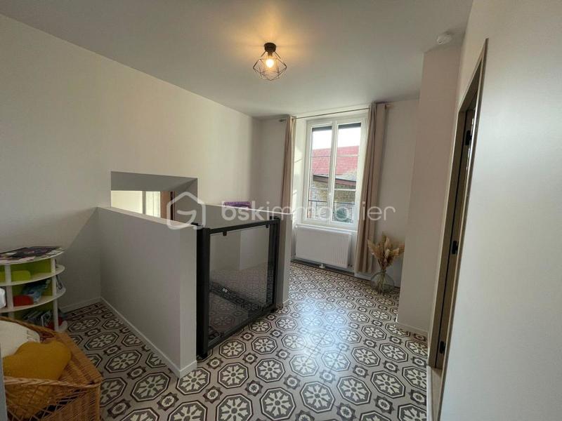 Demeure - 371 m² - 8 pièces