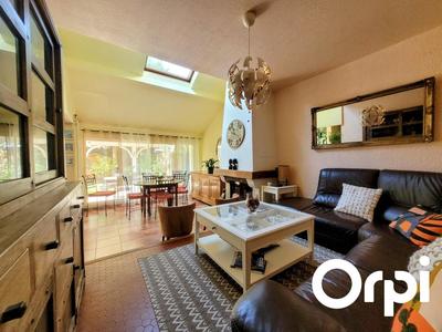 Maison - 94 m² - 5 pièces