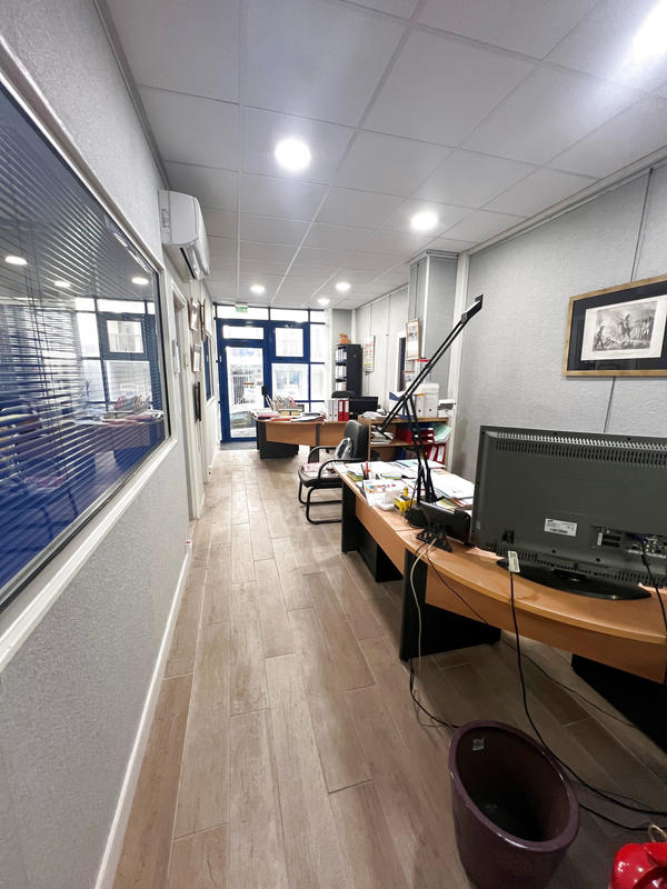 Local commercial - 219 m²