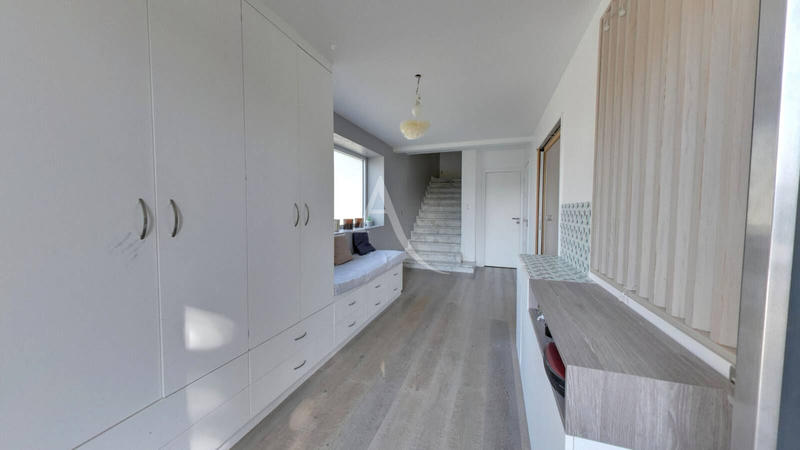 Maison - 255 m² - 7 pièces