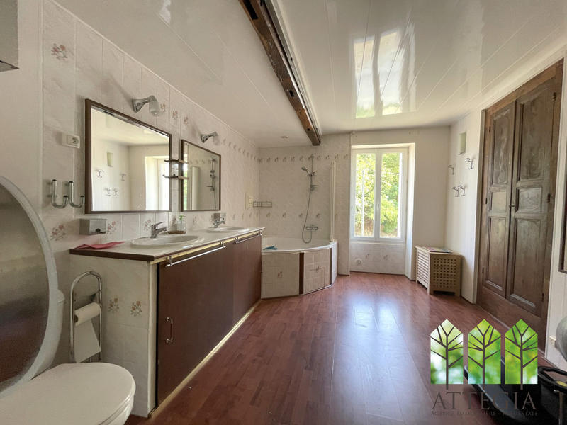 Maison - 180 m² - 5 pièces