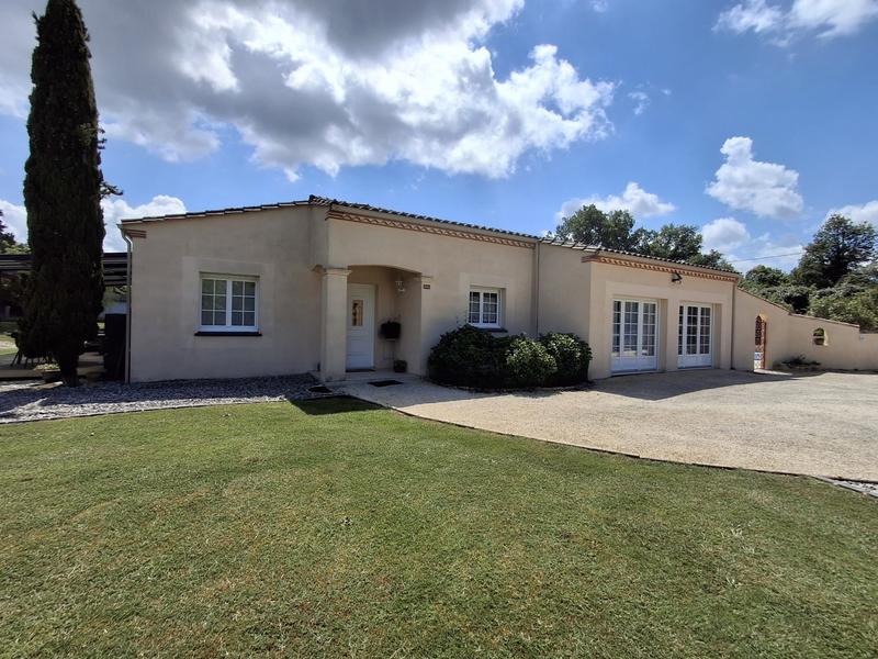 Maison traditionnelle - 178 m² - 7 pièces