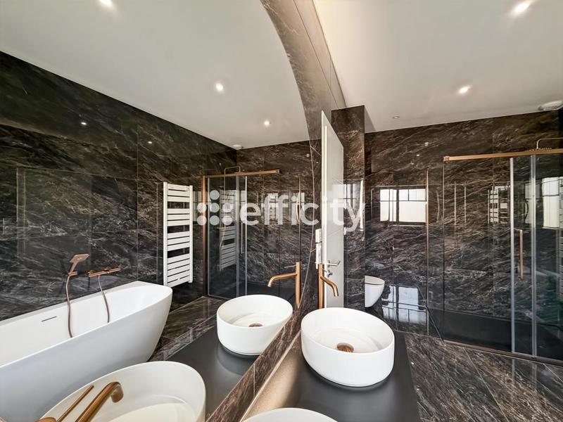 Villa - 273 m² - 8 pièces