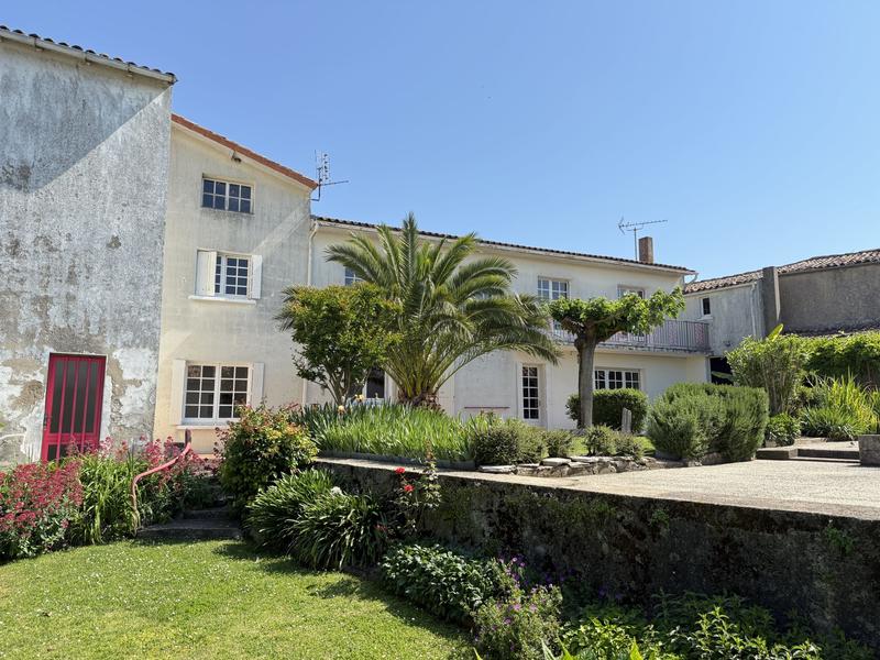 Maison - 184 m² - 9 pièces