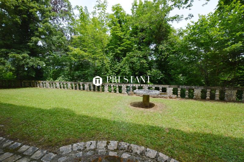 Château - 450 m² - 6 pièces