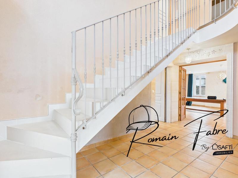 Maison - 275 m² - 9 pièces