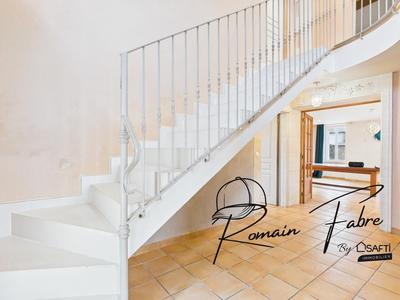 Maison - 275 m² - 9 pièces