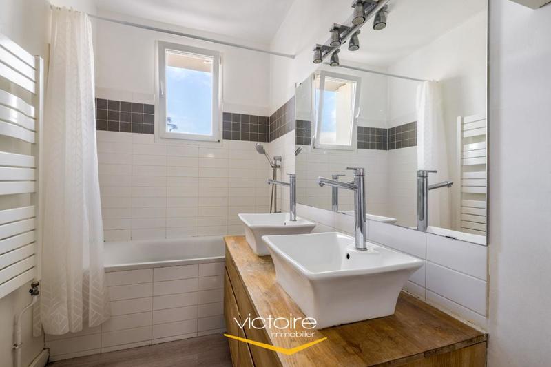 Maison - 192 m² - 6 pièces