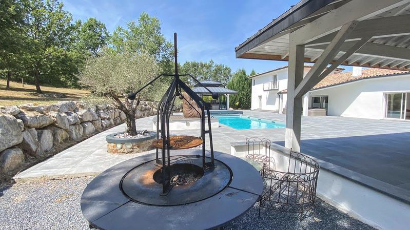 Propriété - 245 m² - 7 pièces